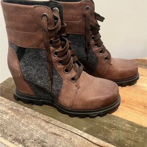 Sorel Women's Lace Up Boots in Brown and Gray